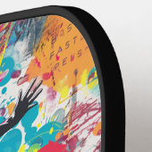 Sportieve Graffiti van Man Spelen Pickleball Paddle (Links Detail)