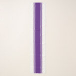 Sportieve Kleurrijke Paarse Racing Stripes Witte R Sjaal<br><div class="desc">Dit strakke,  kleurrijke ontwerp is voorzien van een kleurrijke paarse streep die is gemarkeerd met zwevende tinten. De aangrenzende witte buitenrandafbijtlijnen voltooien de sportieve samenstelling.</div>