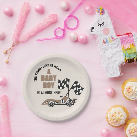 Sportieve Race Car Boy Baby shower Papieren Bordje (Feest)