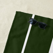 Sportieve Retro Bosgroen Witte Racing Strepen Strandlaken (In situ)