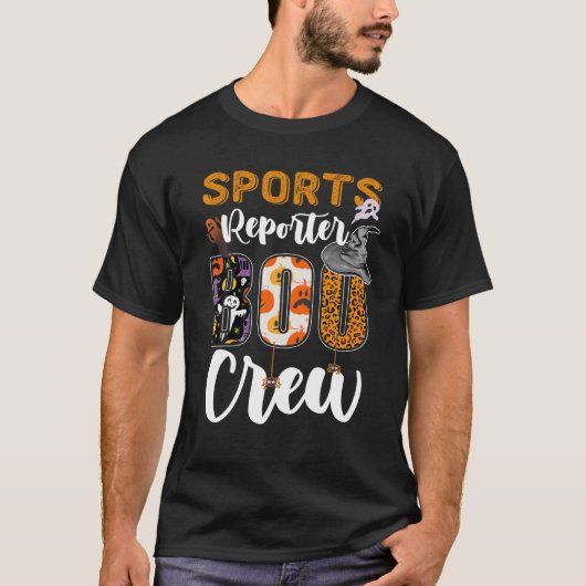 Sports Reporter Boo Crew Ghost Funny Halloween Mat T-shirt (Voorkant)