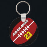 Sportteam Red Black Football Sleutelhanger<br><div class="desc">Een coole en kleurrijke sleutelhanger voor sportthema's als cadeau voor familie en vrienden. De Amerikaanse sleutelhanger van het football met gepersonaliseerd naam en speleraantal. Een geweldig souvenir voor football coach,  kapitein en spelers.</div>