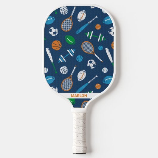 Sportuitrusting op donkerblauw pickleball paddle (Voorkant)