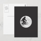 Spot op een bijbel in de hemel met een T-shirt met Briefkaart (Voorkant / Achterkant)