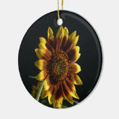 Spotlight op een prachtige zonnebloem keramisch ornament (Links)