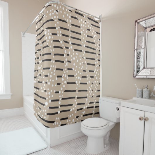 Spots and Stripes 2 - Taupe, Black en White Douchegordijn (In situ)