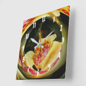 Spotted Yellow Lily Flower Abstract Vierkante Klok (Hoek)