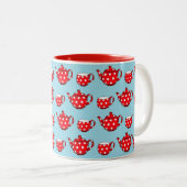 Spotty Red Teapot and Cups Pattern on Blue Tweekleurige Koffiemok (Voorkant rechts)