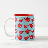 Spotty Red Teapot and Cups Pattern on Blue Tweekleurige Koffiemok (Links)