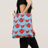 Spotty Red Teapot en Cups Blue Pattern Tote Bag (Dichtbij)