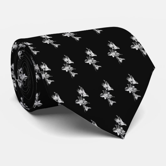 Spray of Orchids in Black and White Stropdas (Opgerold)