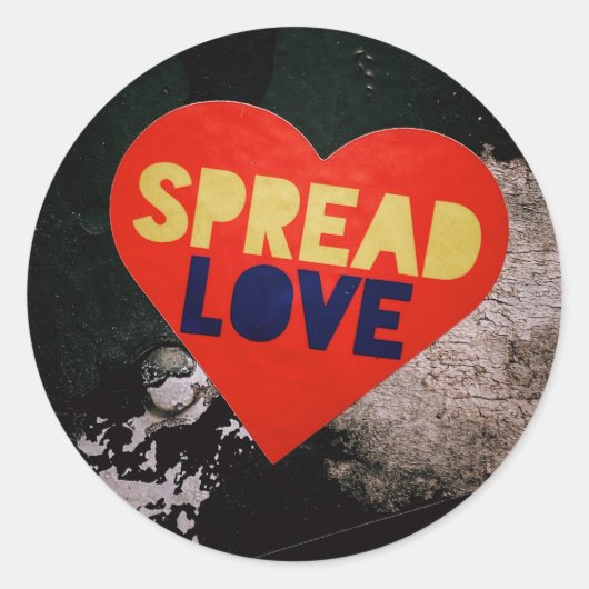 Spread Love Heart Sticker on Grunge Wall (Voorkant)