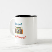 Spread Peace not Angst Old Camera Tanktop Tweekleurige Koffiemok (Voorkant links)