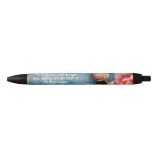 Spreuken 31:25  Bijbelvers met bloemmotief pen Ins