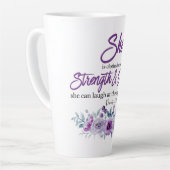 Spreuken 31:25 Kracht en waardigheid Paarse bloem Latte Mok (Linkerhoek)