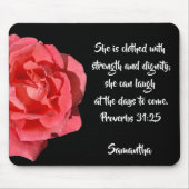 Spreuken 31:25 Rode Roos Bijbel Bijbelvers Custom Muismat (Voorkant)