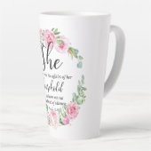 Spreuken 31:27 Moederdag Schriftplaats Roze Bloem Latte Mok (Rechterhoek)