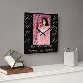 Spreuken 31 Vrouw Zwart & Roze Vierkante Muur Klok