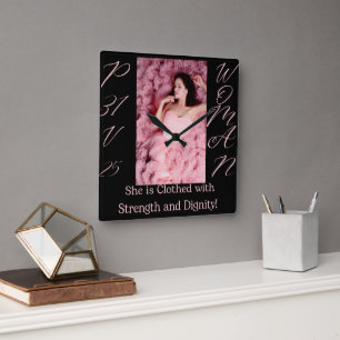 Spreuken 31 Vrouw Zwart & Roze Vierkante Muur Klok