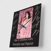 Spreuken 31 Vrouw Zwart & Roze Vierkante Muur Klok (Hoek)