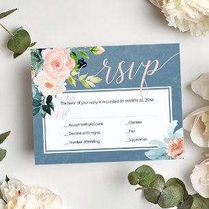 Spring blush roze en stoffige blauwe pioenen bruil RSVP kaartje