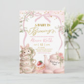 Spring Bunny Tea Baby Is Brewing Baby Shower Kaart (Staand voorkant)