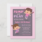 Spring en speel lieve meisjes trampoline verjaarda kaart (Voorkant)