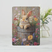  Spring Floral Bunny in Rustic Bucket Feestdagenkaart (Staand voorkant)