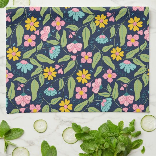 Spring Floral Pattern op Donkerblauw Theedoek (Gevouwen)