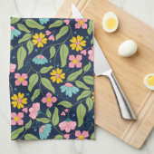 Spring Floral Pattern op Donkerblauw Theedoek (Quarter Fold)