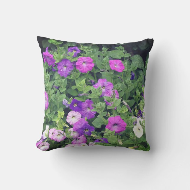Spring Flowers Paars Petunia Flowers Floral 2022 Buitenkussen (Voorkant)