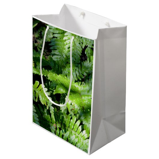 Spring Green Ferns Medium Cadeauzakje (Voorkant Gekanteld)