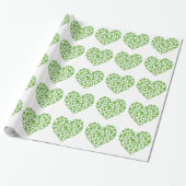 Spring Green Irish Shamrock Heart Cadeaupapier (Uitgerold)