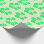 Spring Green over Light Green Hibiscus Cadeaupapier (Hoek)