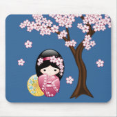 Spring Kokeshi Doll - Japanse geisha wordt in blau Muismat (Voorkant)