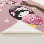 Spring Kokeshi Doll - Stomme Japanse geisha op Roz Sherpa Deken (3/4)