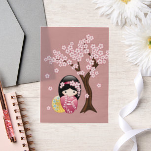 Spring Kokeshi Schattigee Japanse Geisha Roze Inse Vellum Uitnodigingen