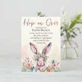 Spring op over paashaas lente bloemenbrunch kaart (Staand voorkant)