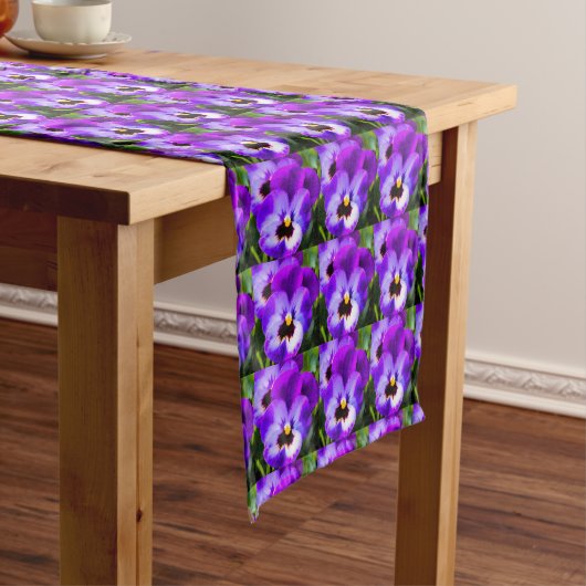 Spring Paarse Pansy Table Runner Korte Tafelloper (Voorbeeld)