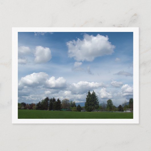 Spring Park, blauwe lucht en witte wolken Briefkaart (Voorkant)
