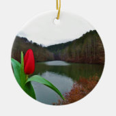 Spring Red Tulip at Lake Arrowhead Keramisch Ornament (Voorkant)