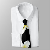 Spring Serenade: Gele Frangipanis op zwart, Stropdas (Gebonden)