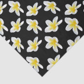 Spring Serenade: Gele Frangipanis op zwart, Tissuepapier (Detail)
