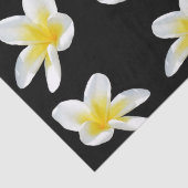 Spring Serenade: Gele Frangipanis op zwart, Tissuepapier (Detail)