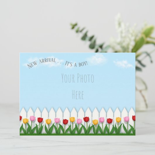 Spring Tulpen Wit Piket Fence Custom Foto Aankondiging (Staand voorkant)