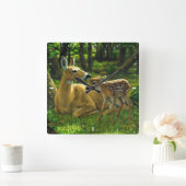 Spring Whitetail Fawn en moeder Deer Vierkante Klok (Huis)