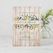 Spring Wildflowers on Wood Wedding Invitation  Kaart (Staand voorkant)