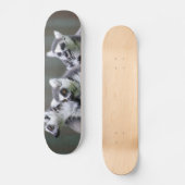 SPRINGENDE MAKI'S SKATEBOARD (Voorkant)