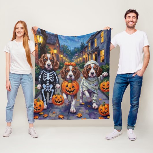 Springer Spaniel Dogs In Halloween Costumes Fleece Deken (In situ)