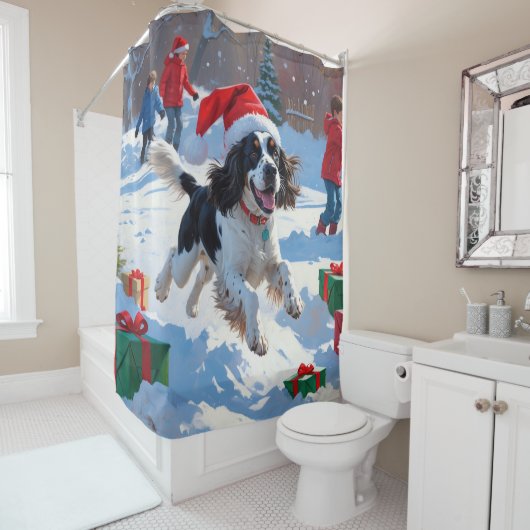 Springer Spaniel Rent Snow met Kerstmuts Douchegordijn (In situ)